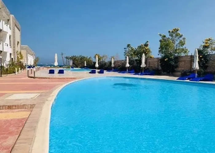 Schoene In Cecelia Resort, Am Pool Und Wunderschoenen Fuer Familien Und Paare Gurdaka