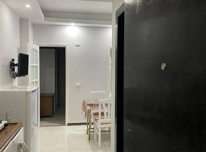 Schoene In Cecelia Resort, Am Pool Und Wunderschoenen Fuer Familien Und Paare Apartman Gurdaka