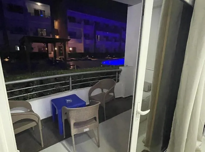 Schoene In Cecelia Resort, Am Pool Und Wunderschoenen Fuer Familien Und Paare Apartman Gurdaka